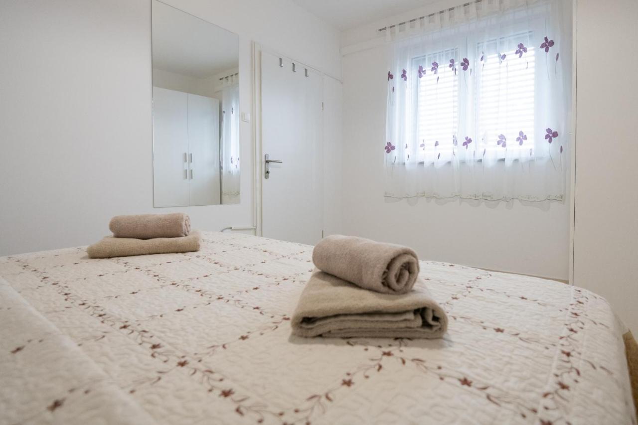 Apartman Ruza Podgora Esterno foto